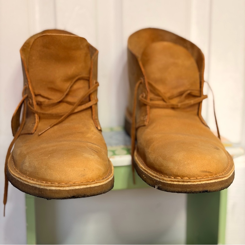 Men's Classic Tan Chukka Boots